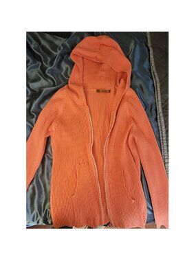 Hooded jacket with crystal-like zipper details